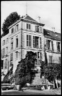 [Le Plessis-Robinson : Mairie (Château d'Artagnan)]