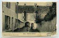 [Milly-la-Forêt : Porte du Château (Maison de Cocteau)]