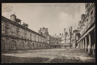 [Fontainebleau : Château : Cour Ovale]