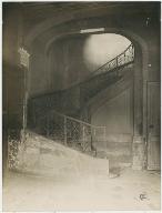 Château de Gabrielle D'estrée : départ du grand escalier, 19.1.1921