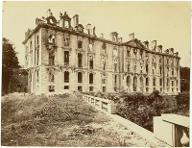 [Meudon : le château neuf en ruine après l'incendie de 1871]