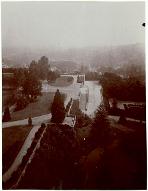 [Domaine royal de Meudon : la terrasse de l'Orangerie : vue prise de la coupole de l'Observatoire]