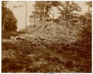 [Meudon : forêt : butte de Morval avant les fouilles, 1910]
