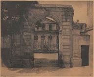 [Clichy : vue du portail et de la statue de Saint-Vincent de Paul du pavillon de Vendôme]