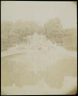 Mai 1898, la cascade du Parc de Saint-Cloud