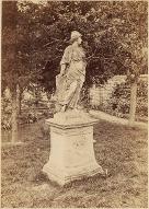 Statue de Melle de Guise en Minerve, élevée par Richelieu dans ses jardins de Ruel, aujourd'hui boulevard St-Cloud n°36 à Rueil