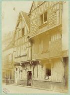 [Beauvais : maison ancienne]