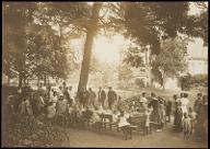 Fontenay-aux-Roses, juillet 1916 : refuge Franco-Belge : le parc