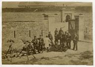 [Saint-Denis : soldats prussiens devant l'entrée du fort de l'Est]